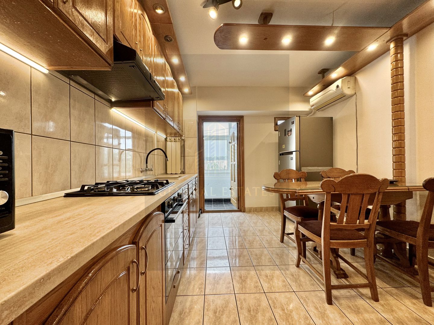 Spre Vânzare apartament cu 3 camere, în Centru, Păcurari - Poză 4