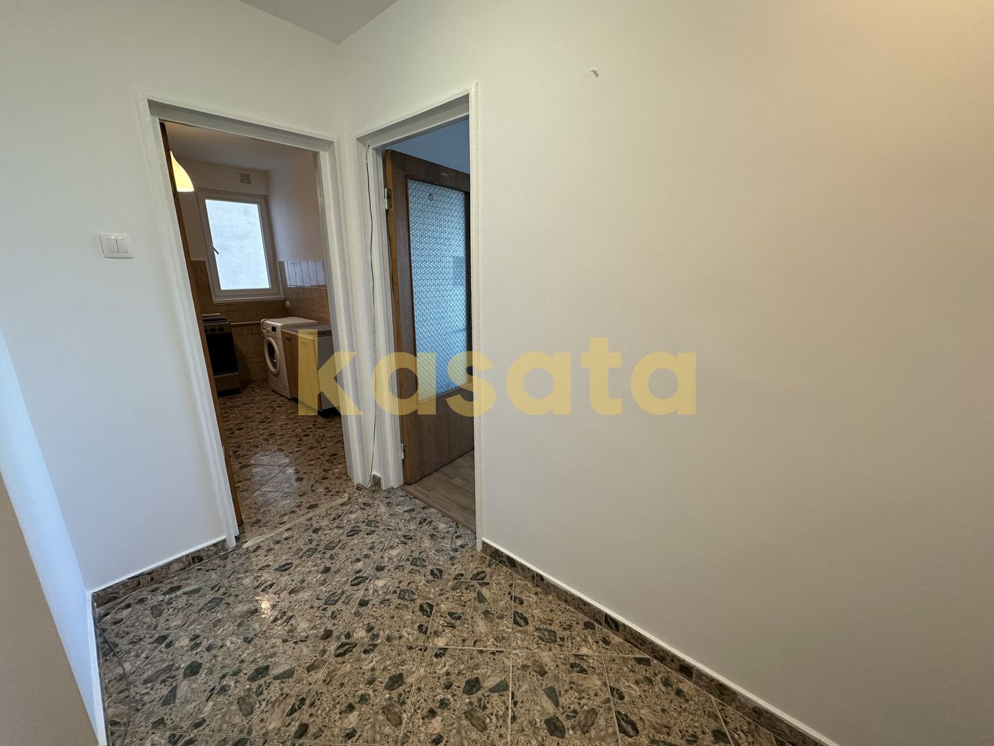 2 Camere | Renovat| Toate mijloacele de transport | Etaj Intermediar - Poză 2