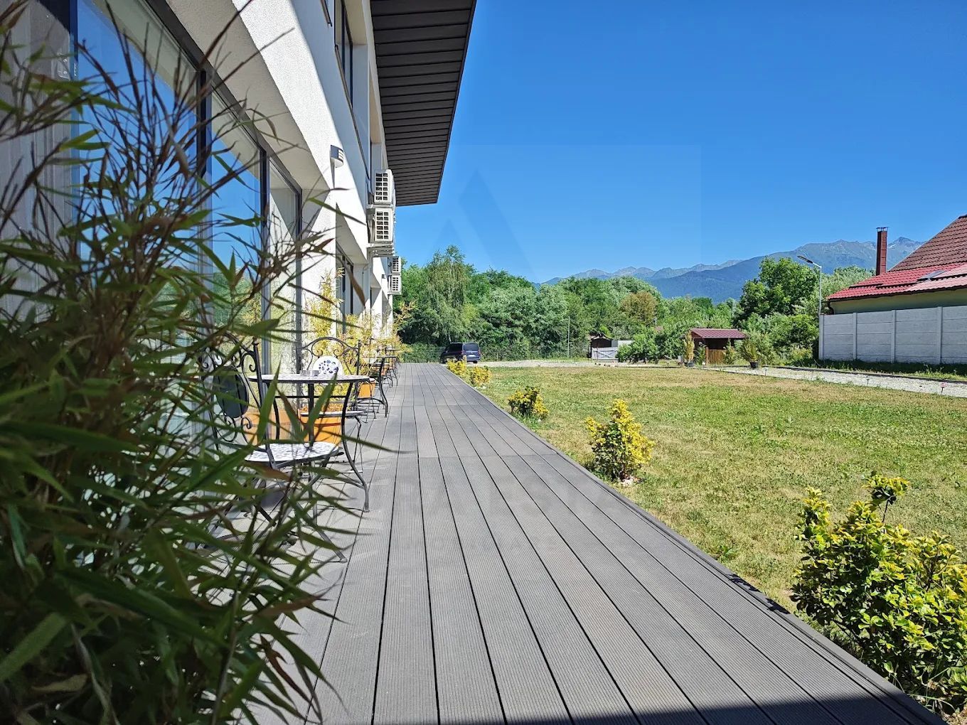 Pensiune 600 mp an 2023 si casa 130 mp teren 4600 mp zona V. Avrigului - Poză 5