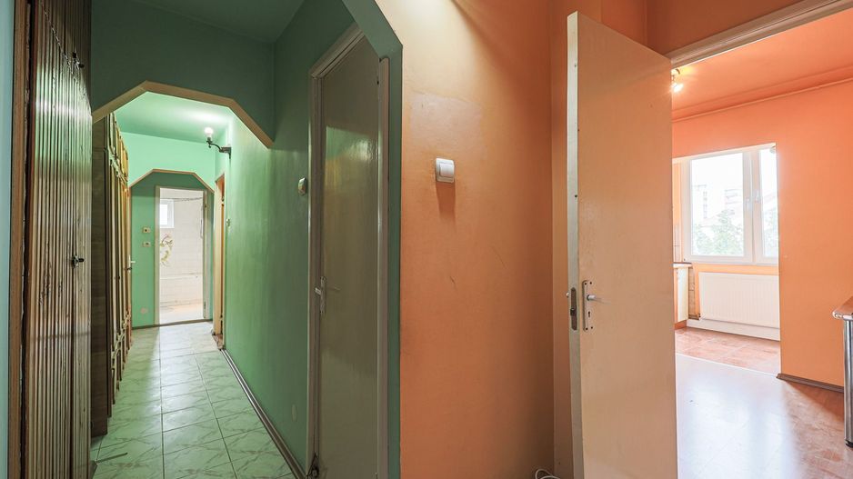 Rezervat Apartament cu 3 camere decomandat in Zona 300 - Poză 5
