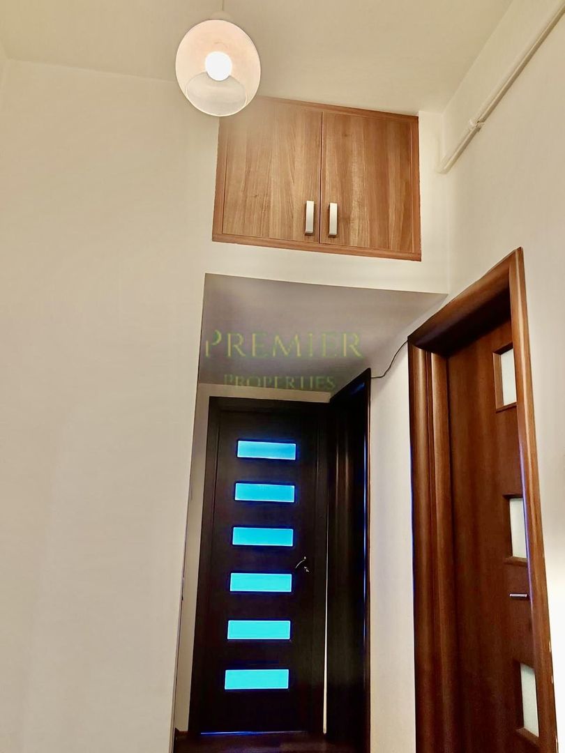 Bloc Rusesc Bucurestii noi vis a vis de metrou Bazilescu boxa - Poză 5