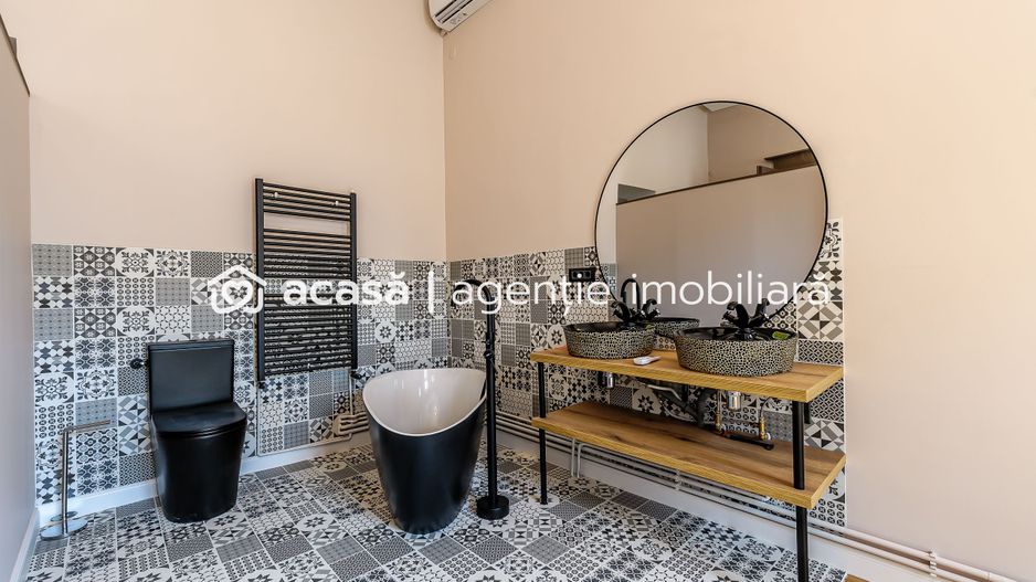 Apartament ULTRACENTRAL cu 3 camere, la cheie, renovat recent - Poză 4