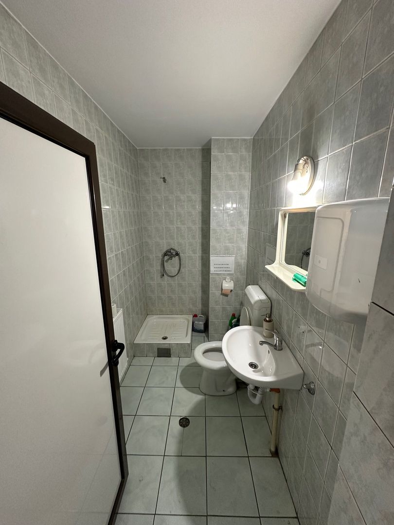 Cladire pretabila spațiu birouri/ clinica - Poză 31