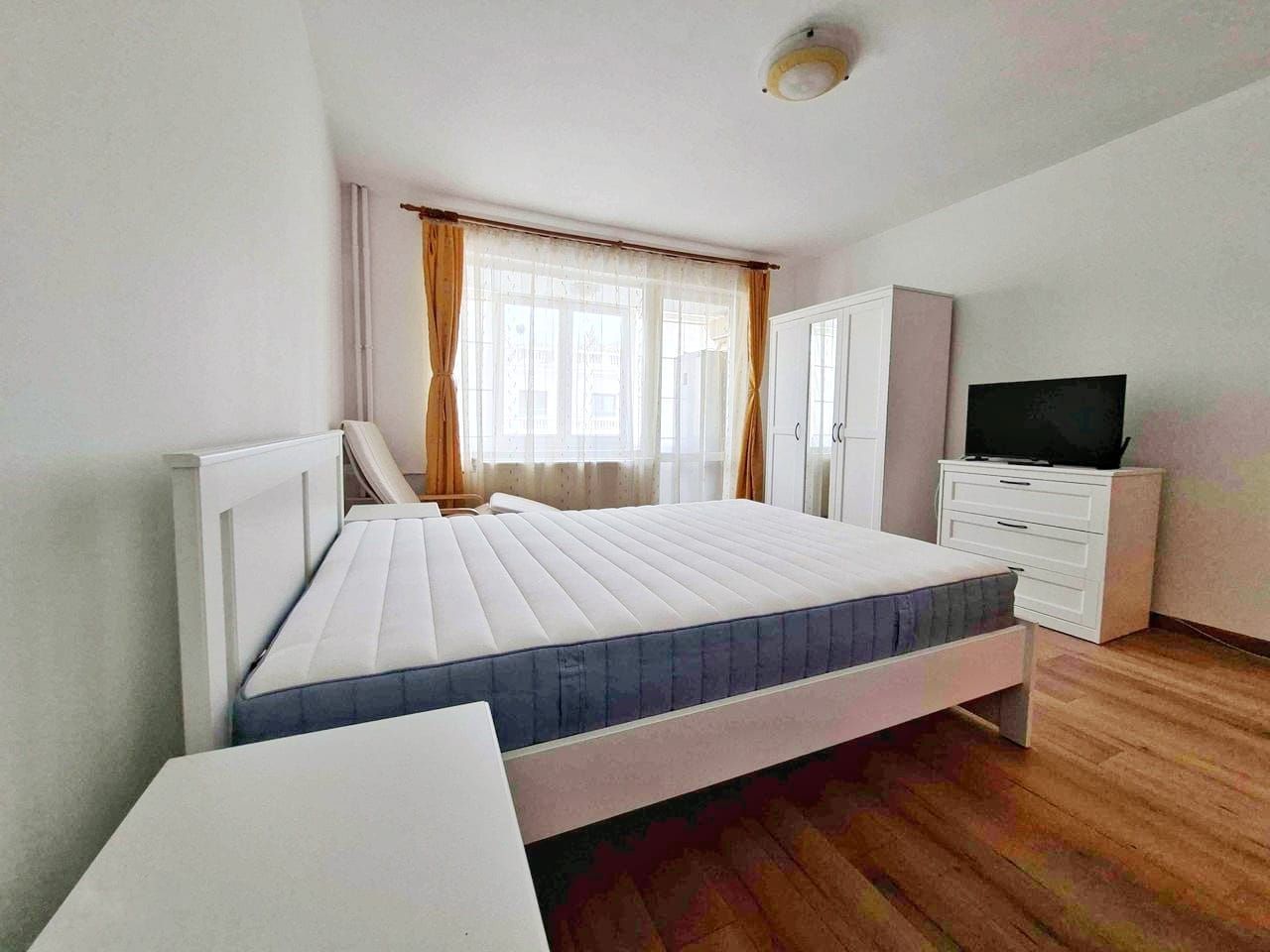 Inchiriez garsoniera vis a vis de Athenee Palace nou renovata - Poză 1