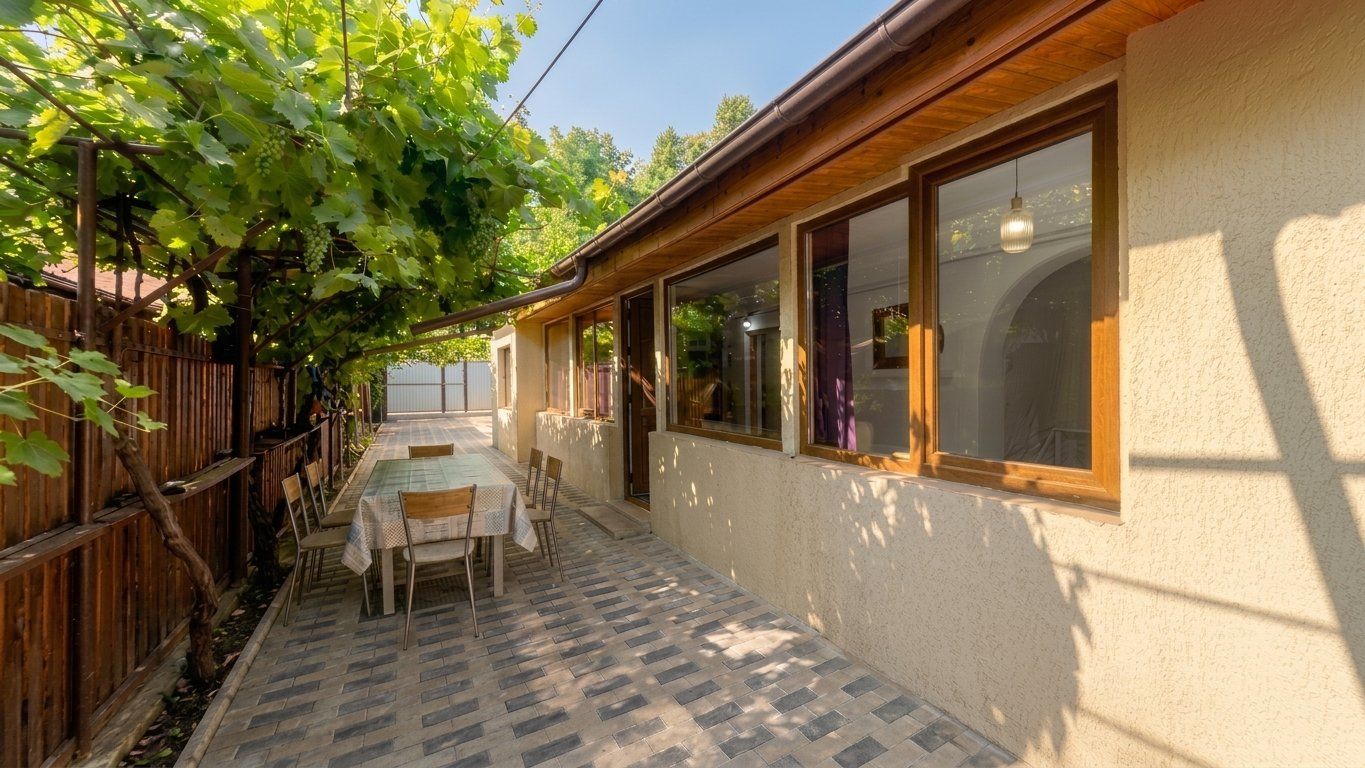 Casa 3 camere | 2 min Metrou Laminorului | Teren 241 mp | Renovata complet - Poză 2
