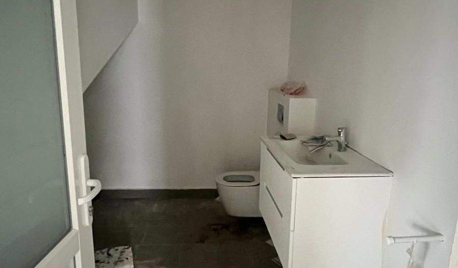 Spațiu comercial de închiriat – vitrină stradală, parcare, zonă rezidențial - Poză 4