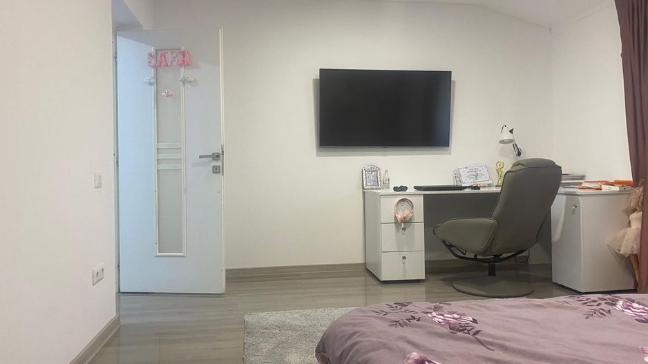 Gata de locuit! Vanzare casa cu 6 camere in Targoviste - Poză 5