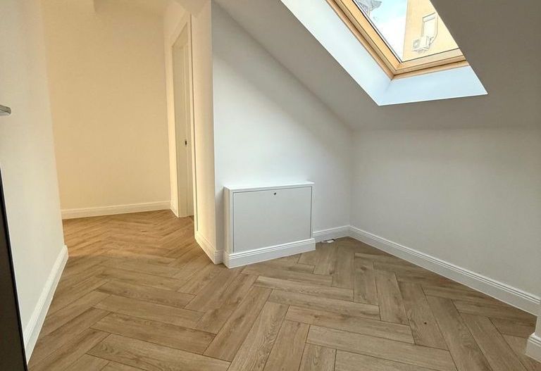 APARTAMENNT MANSARDA  BLOC NOU ZONA DOMENI - Poză 7