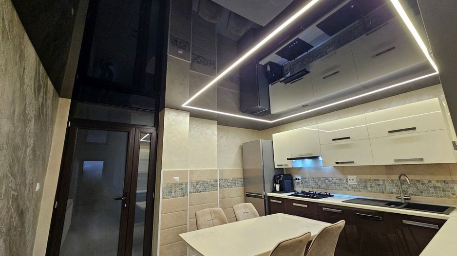 De vanzare  casa 2 camere, renovata -Piata Centrala, 89.000 euro - Poză 1