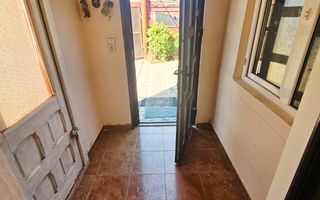 🏡 Casă spațioasă cu 9 camere în Strejnicu – pentru locuință, birouri - Poză 34