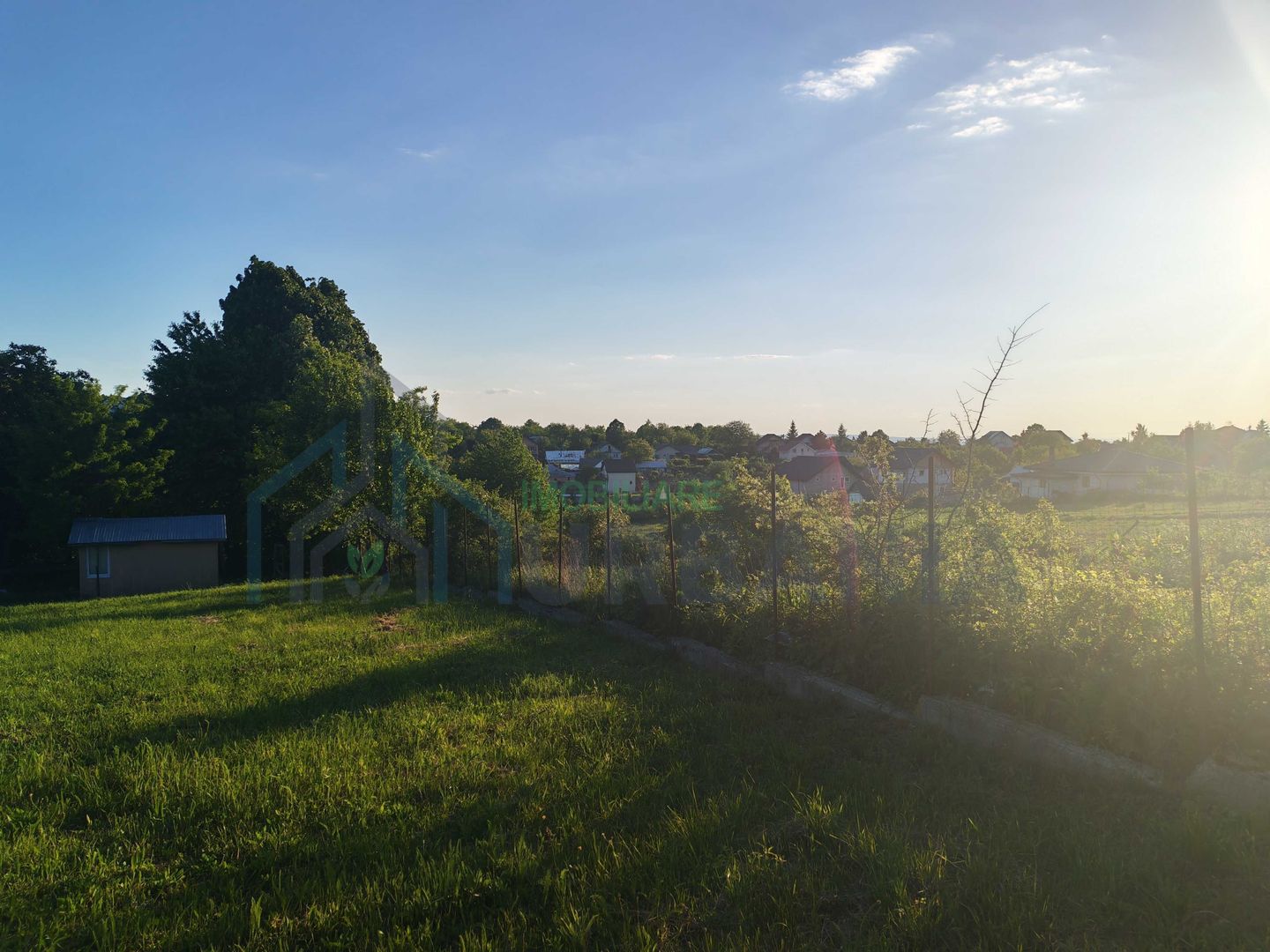 Teren de vânzare în Păun, 900 mp, utilități la limită, anexă inclusă - Poză 3