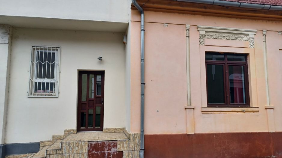 Birou, central, Ady Endre Oradea, 40 mp. 399 E/lună. Comision 0 - Poză 6