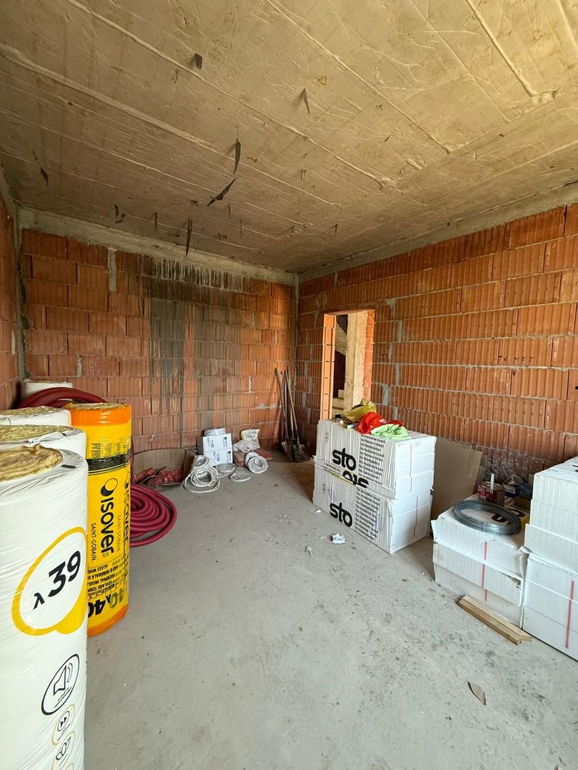 Casa individuala- 3 dormitoare - teren mare -Dumbravita - Poză 7