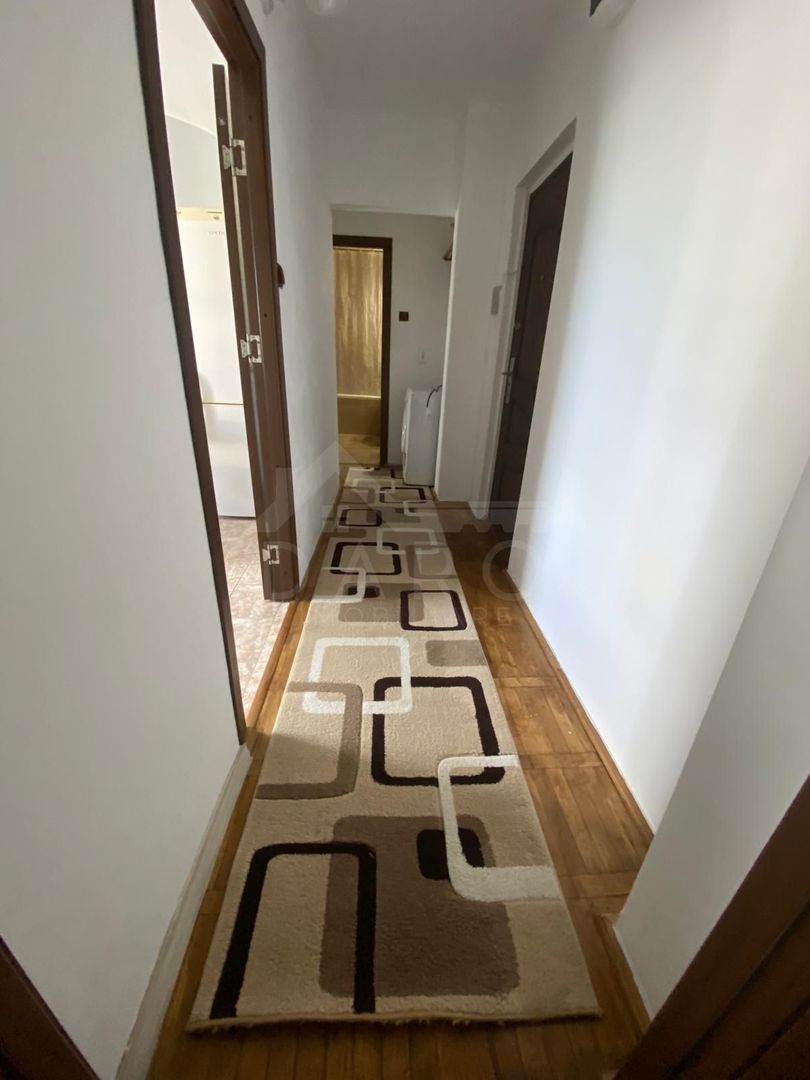 Închiriez  apartament cu 2 camere - Poză 1
