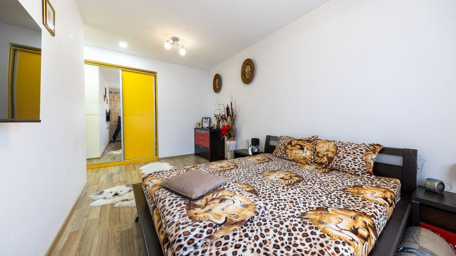 Isaran Coresi-Apartament 3 camere 82 mp loc de parcare si boxa - Poză 22