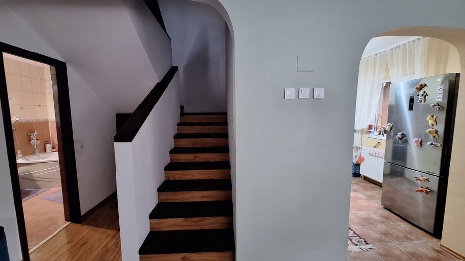 Superba Vilă 5 Camere Cartier Roșu Militari - Poză 1