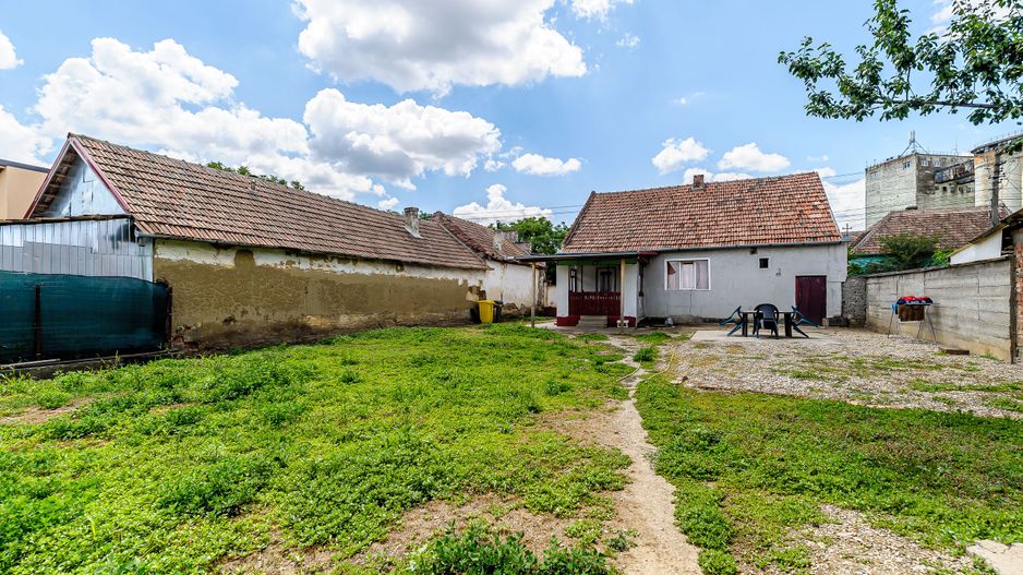 Ofertă rară! Casă cu teren generos în Poltura! - Poză 2