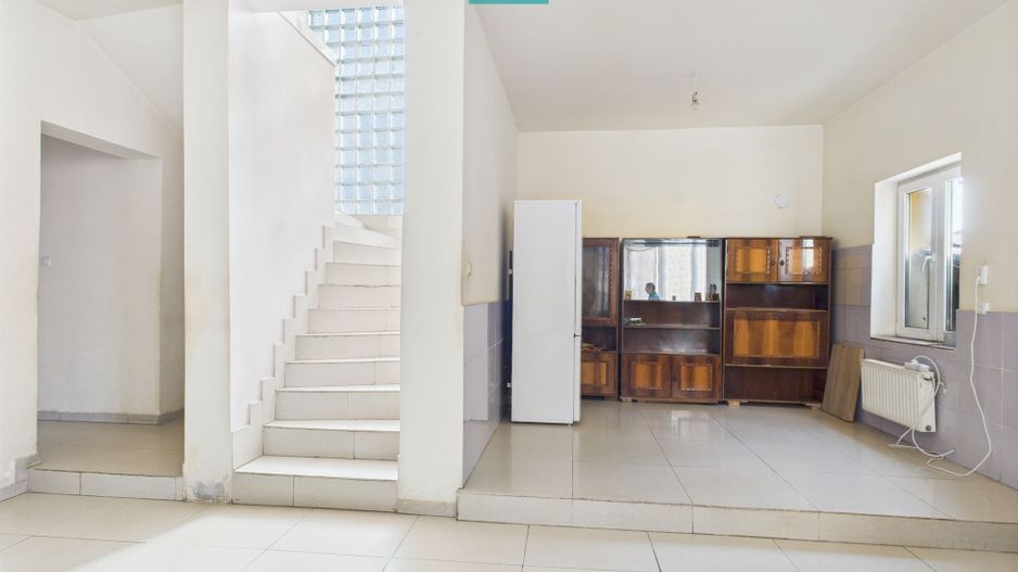 Casă P+E+M în zona Mehala pe arteră principală - Poză 1