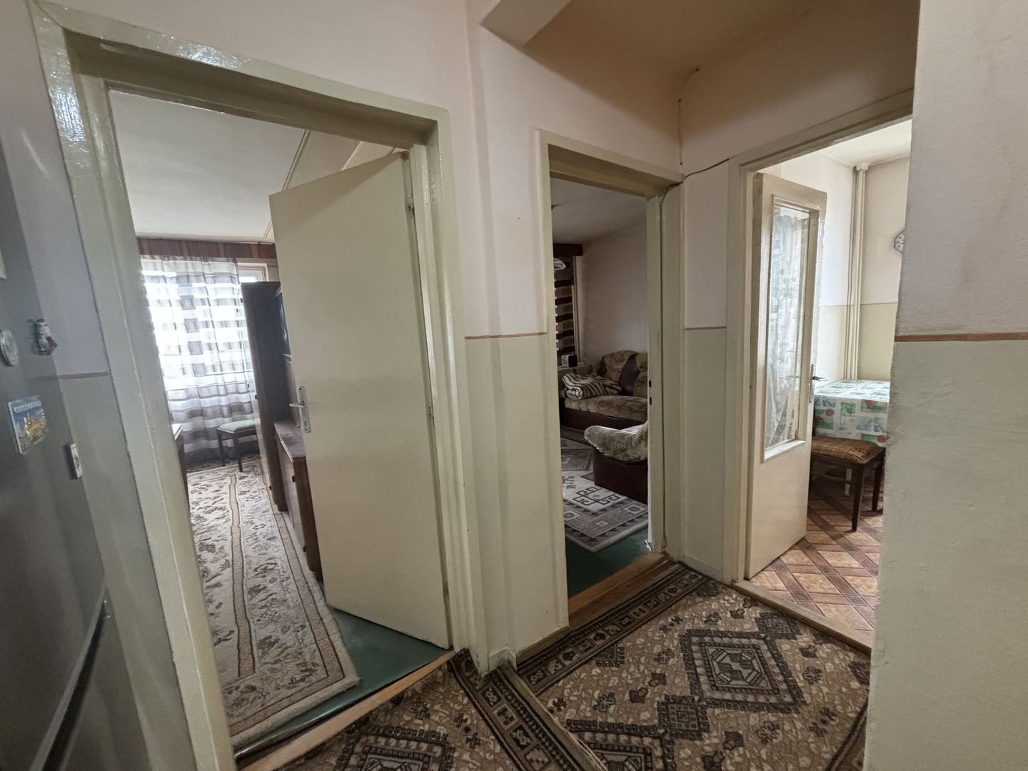 Decomandat in zona Dambovita - Poză 1