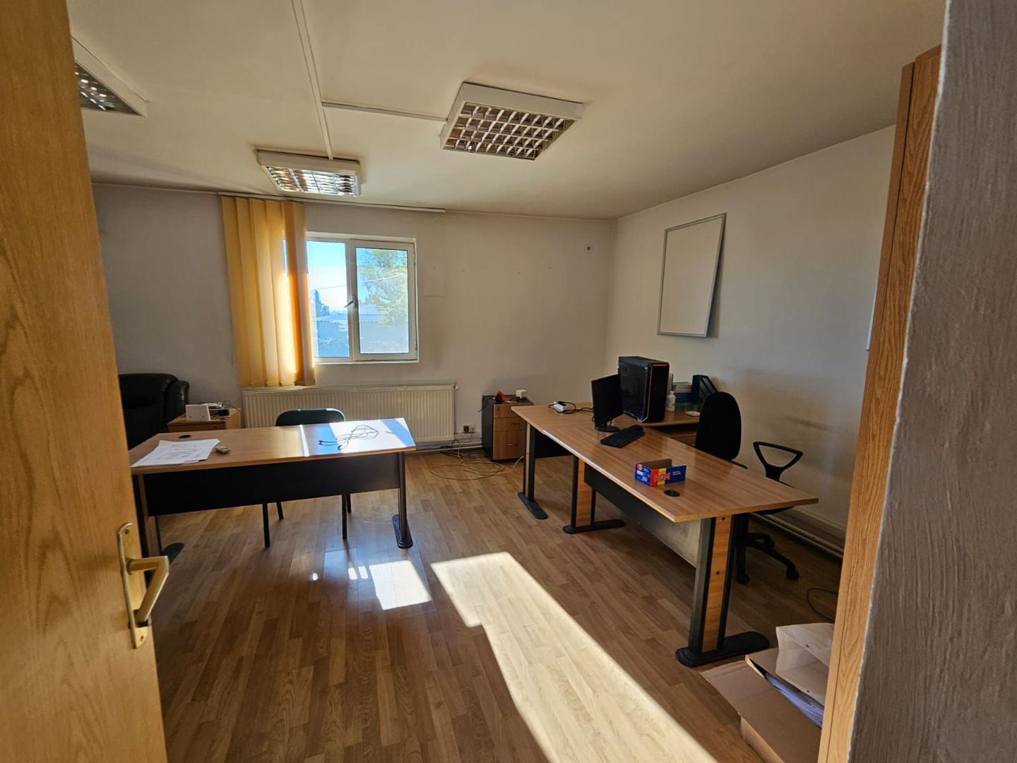 Inchiriere spatii birouri, curte pavata 800 mp, Bascov - Autostrada - Poză 7