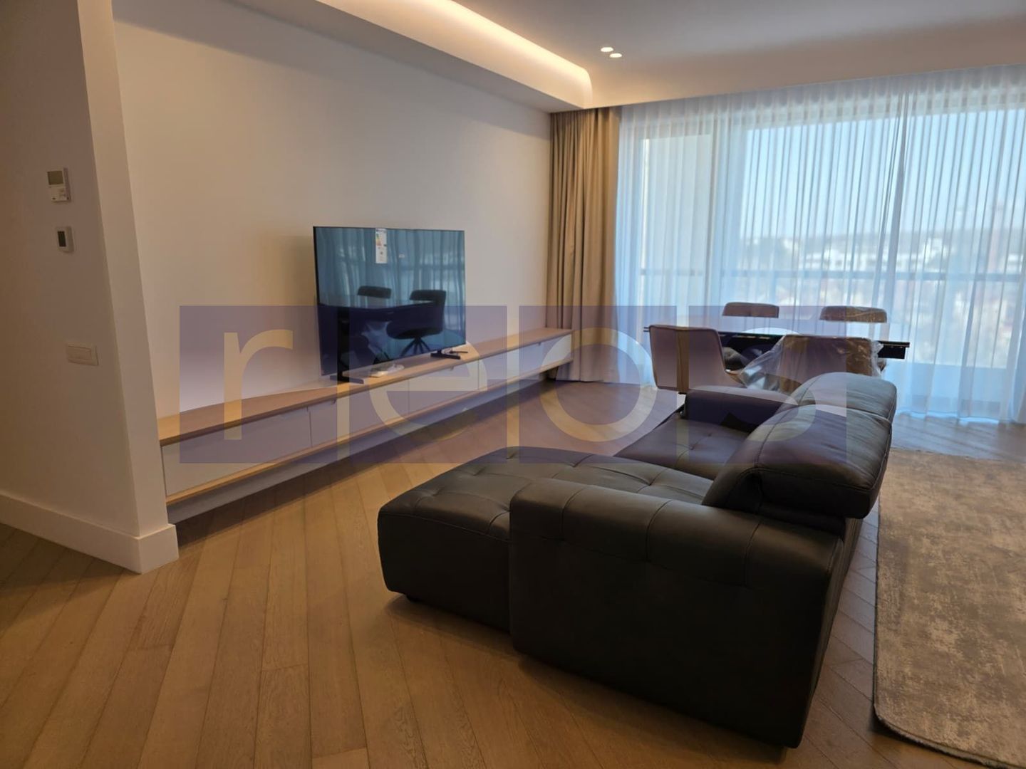 VANZARE APARTAMENT 101MP | 3 CAMERE | MOBILAT-UTILAT LUX | TERASA 26MP - Poză 4