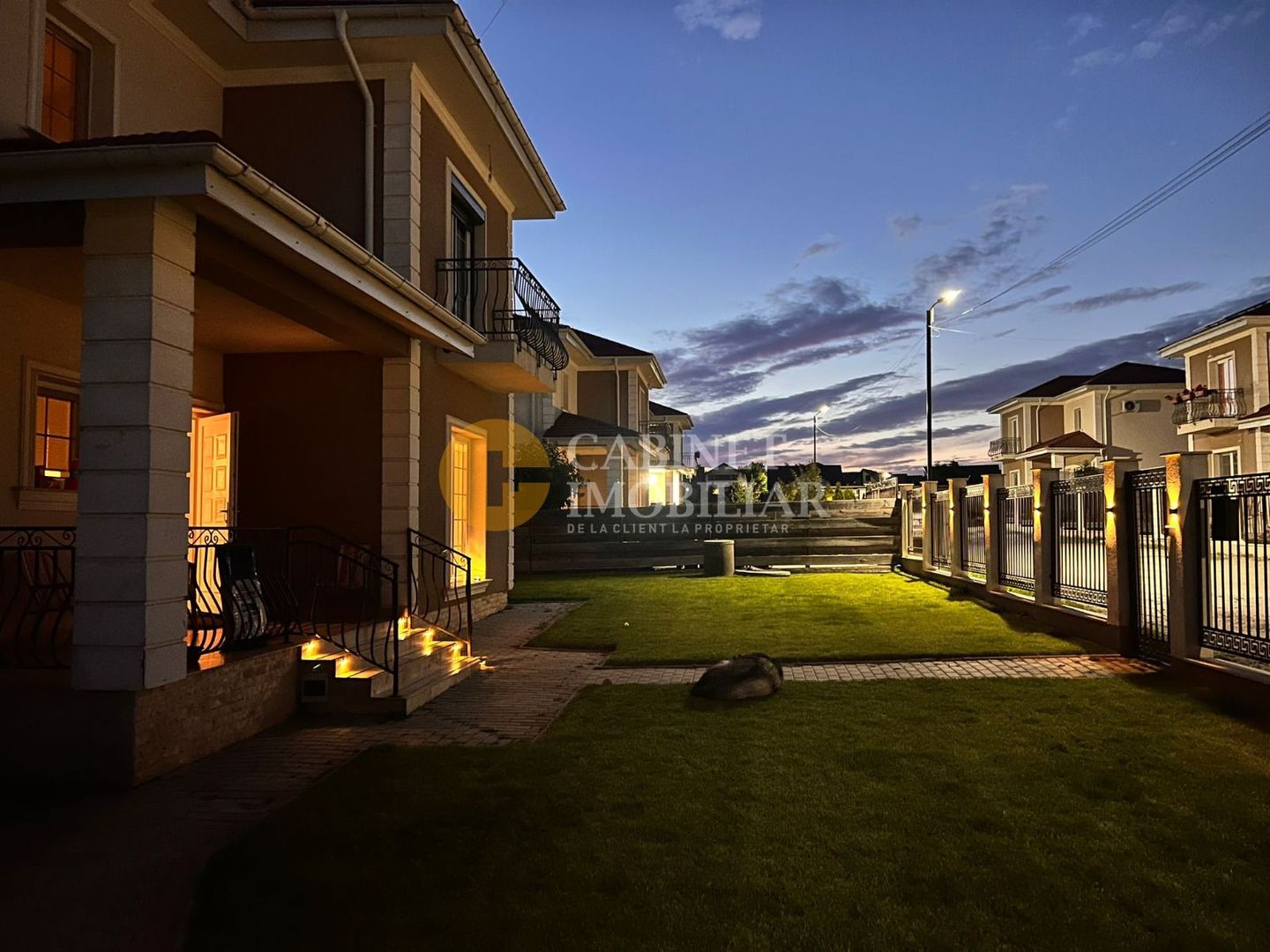 Casa PREMIUM 4 camere 2 bai - Garaj - MOBILATA complet - Poză 4