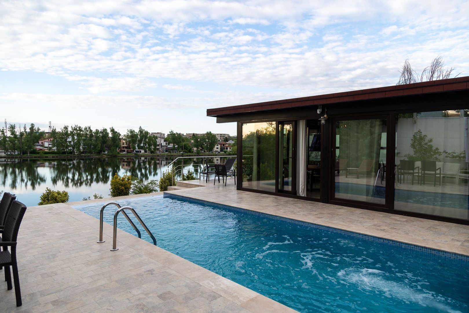 Vilă cu acces direct la lac | Piscină încălzită, sauna - Poză 9