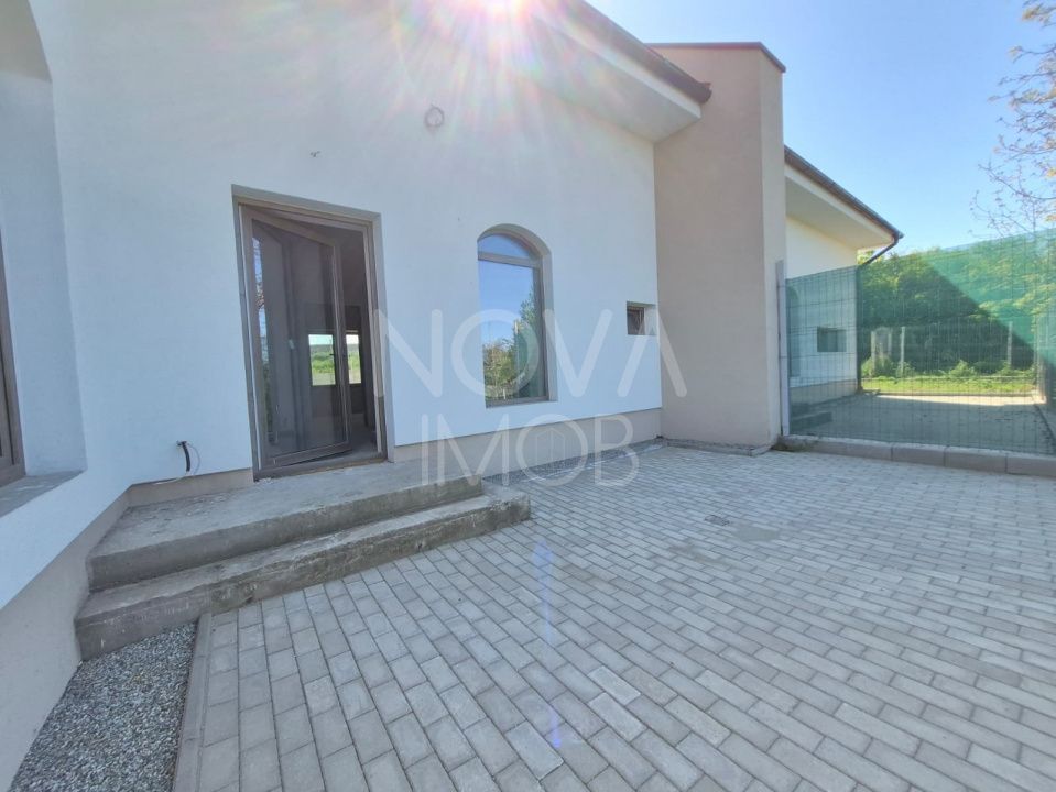 Casa generoasa cu 5 camere, 2 bai, dressing si parcare – Sura Mica - Poză 2