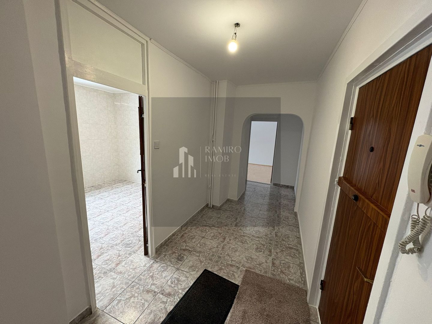 Apartament 2 camere decomandat an 1990 - metrou Eroii Revolutiei - Poză 6