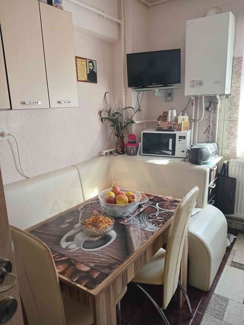 Apartament 2 camere decomandat 45 mp utili 2 pivnite Mihai Viteazul - Poză 2