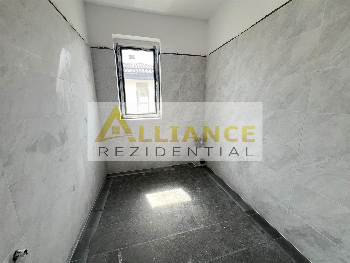 Vila Individuala - 5 camere-3 bai-Strada Miorita-500 M  de STV - Poză 23