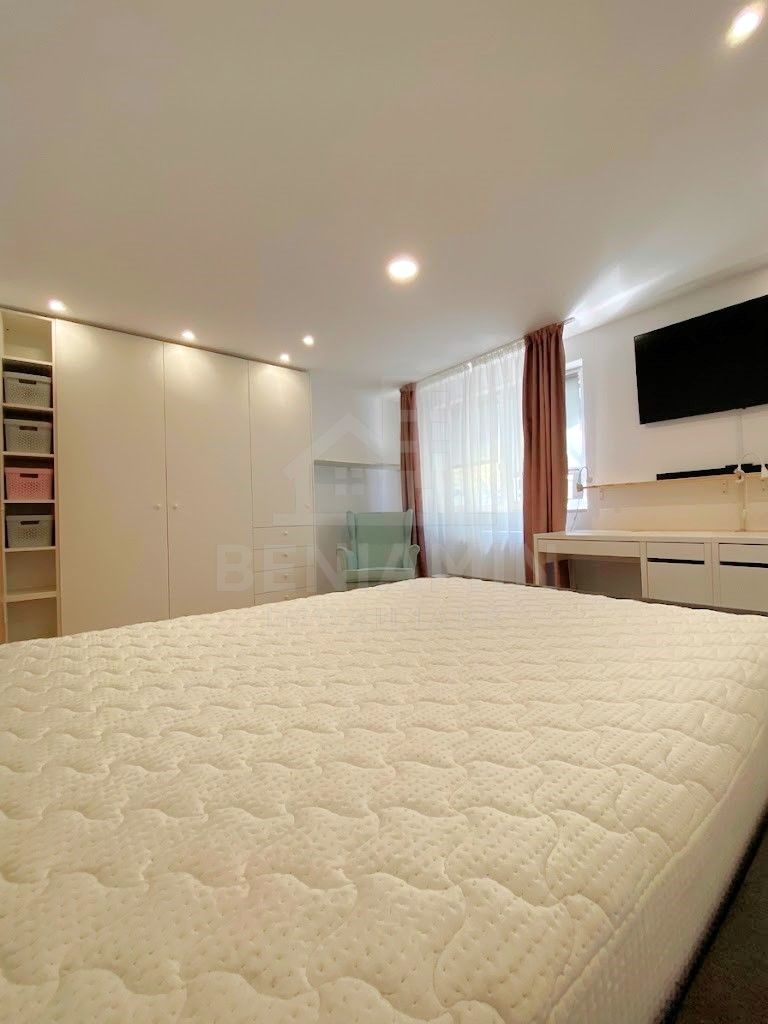 4Decomandate-125mp-Etaj 1-Modern-2Bai-Terasa-Parcare-Avantgarden - Poză 5