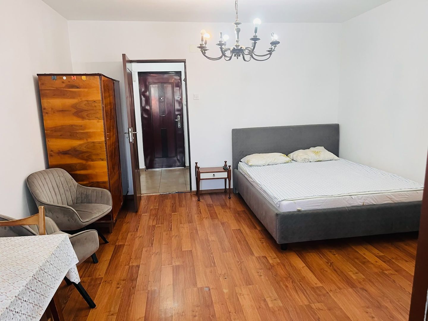 Garsoniera practica, locatie excelenta | Piata Baba Novac - Brazda - Poză 1