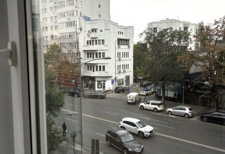 Apartament cu 3 camere, balcoane și lift în Dorobanți - Poză 9