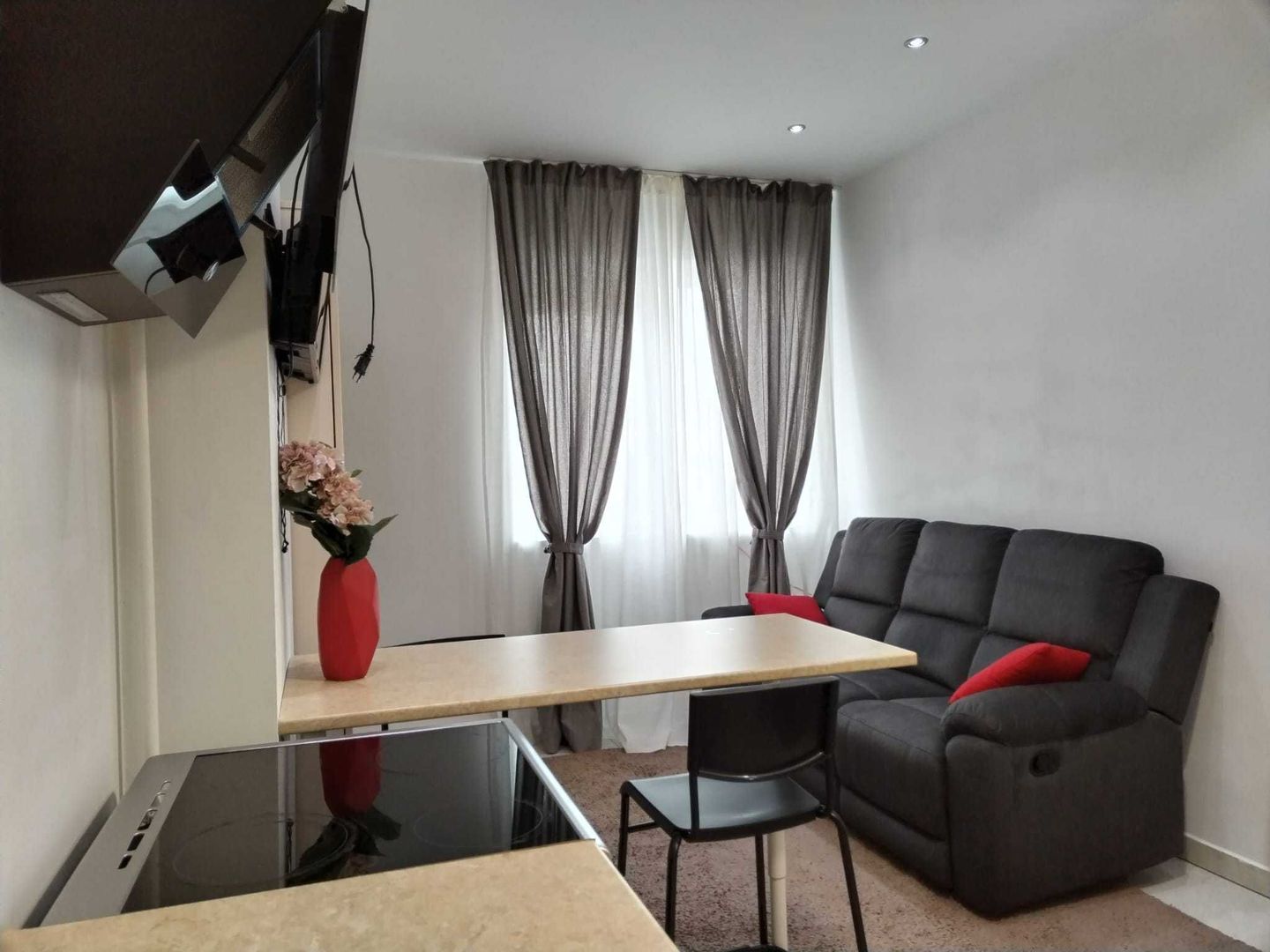 Vitan Apartament 2 camere - Poză 1