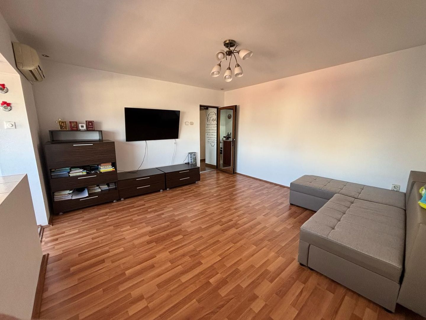 Sagului | 3 Camere | Decomandat | Garaj | Centrala Proprie. - Poză 1