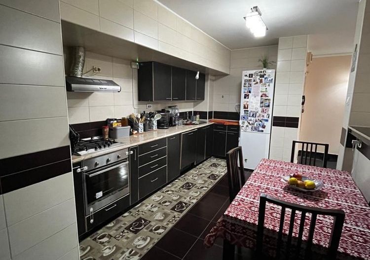 Vand apartament 4 camere - Poză 2