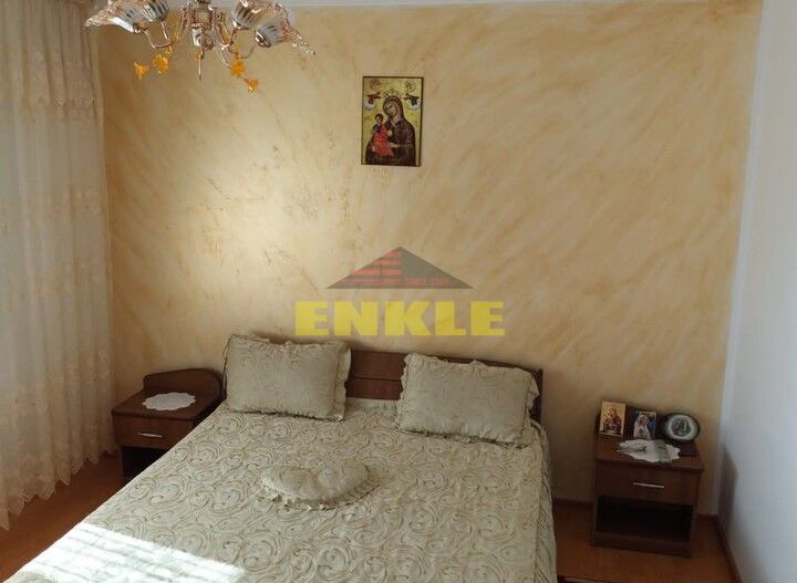 Vila 240 mp , situata la Ciusmea, pret 190000 euro neg - Poză 4