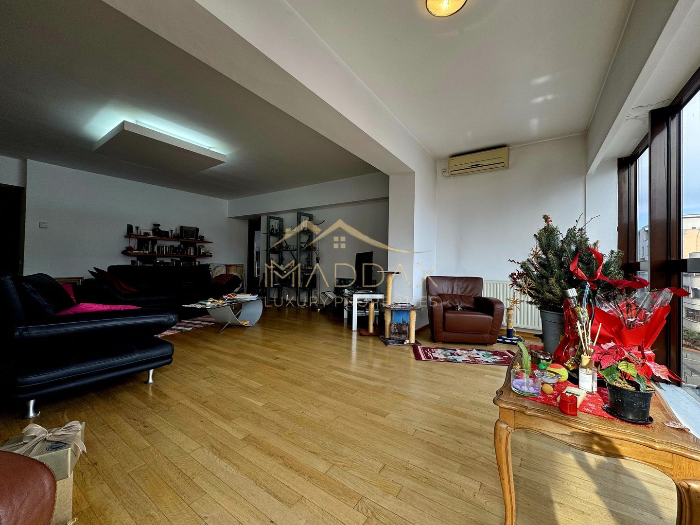 Apartament Elegant de Vânzare – 5 Camere/ 3 Băi, *Arcul de Triumf* - Poză 9