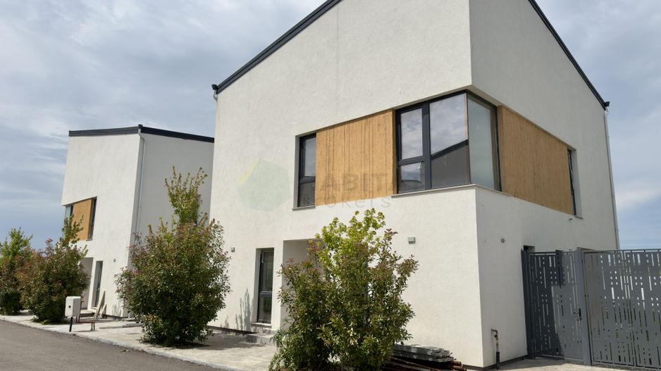 Vila individuala 5 camere Tunari 1 Decembrie - Poză 29