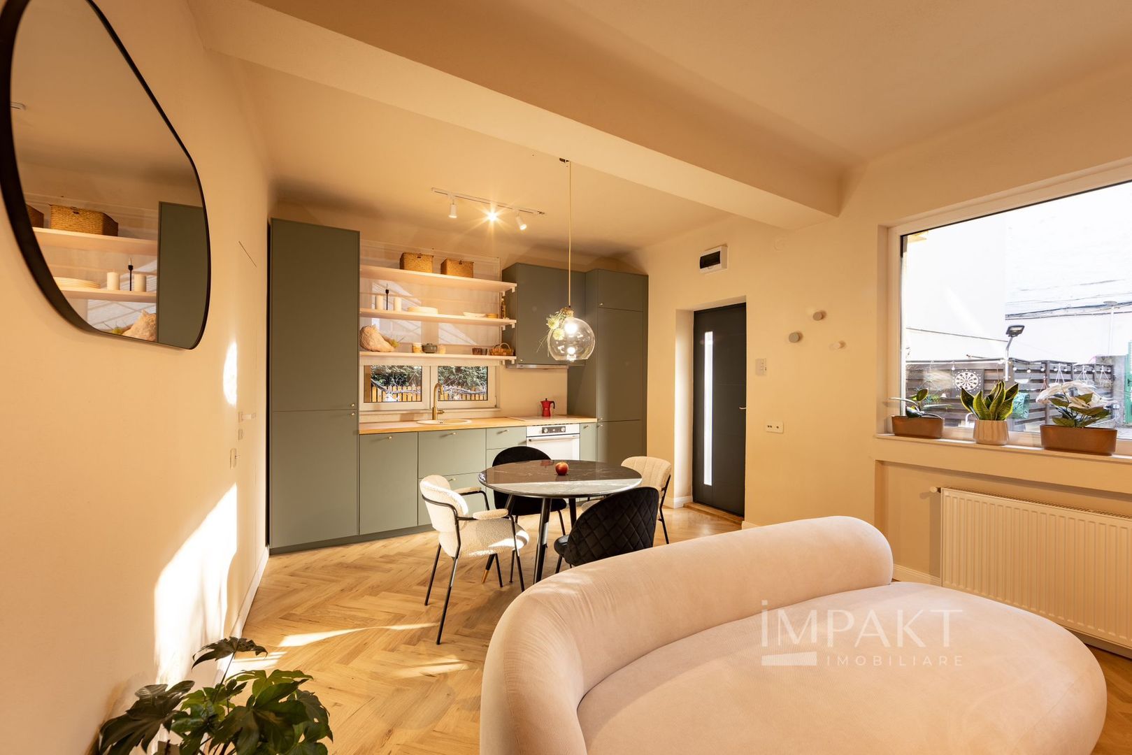 Apartament superb cu 2 camere de vanzare in zona ultracentrala! - Poză 1