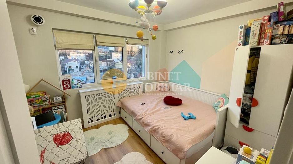 Apartament cu 3 camere - Etaj Intermediar - Bloc Fara Risc - Podu Ros - Poză 3