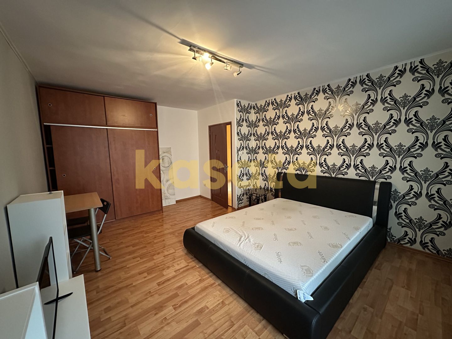 Garsonieră | Lângă Teatrul Masca | Renovată complet - Poză 1