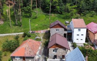 Apartament tip casă la curte, lângă pădure – Zărnești - Poză 1