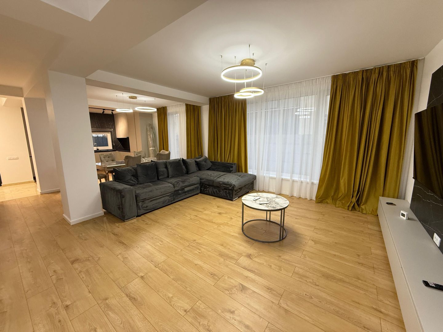 Vila Indivduala Aerocity Tunari - Poză 13