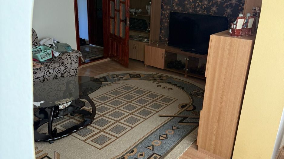 Apartament 3 camere Decomandat Rovine etaj 2/4 - Poză 3