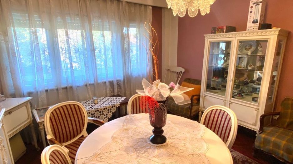 Apartament ultracentral 4 camere cu loc de parcare privat - Poză 3