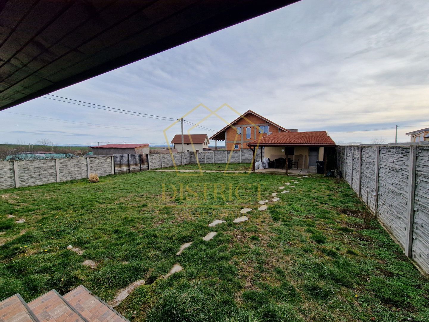 Casa individuala impartita in 2 apartamente | Ianova - Poză 17