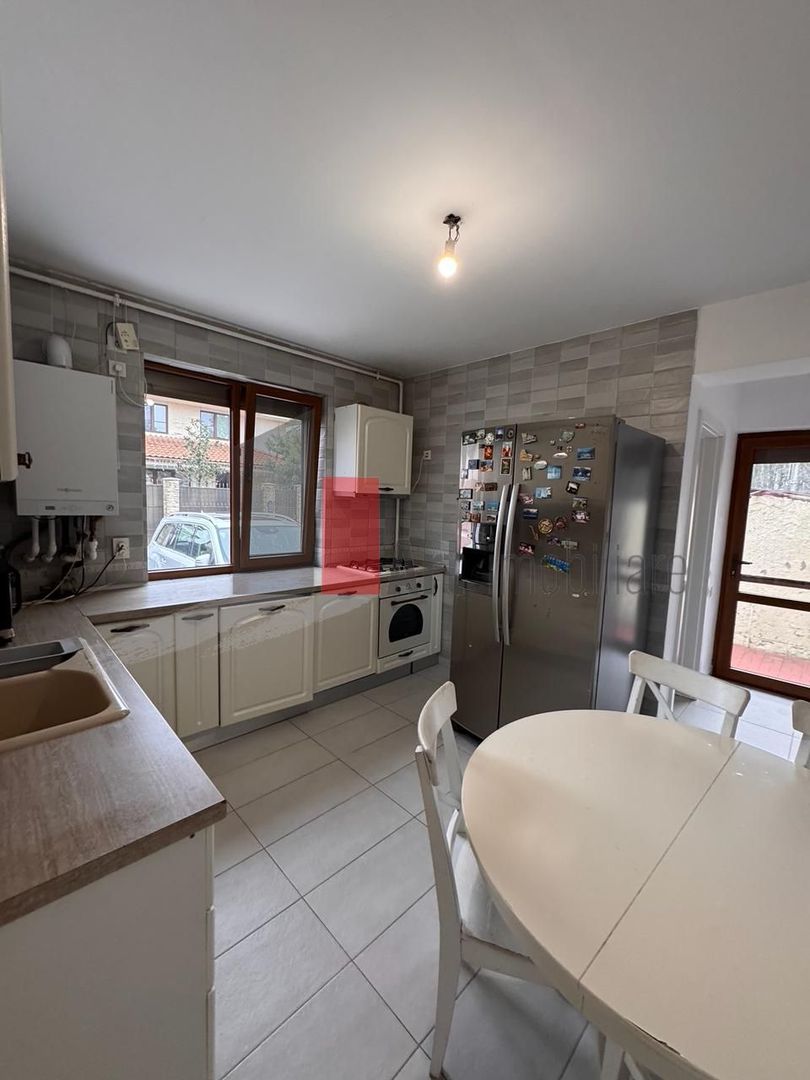 Vanzare apartament 3 camere si curte,loc de parcare Padure Rosu Chiajna - Poză 3