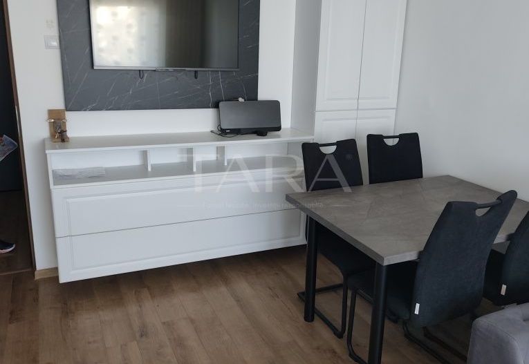 Apartament cu 4 camere, 70 mp, 3 dormitoare, 2 balcoane, La Terenuri. - Poză 2